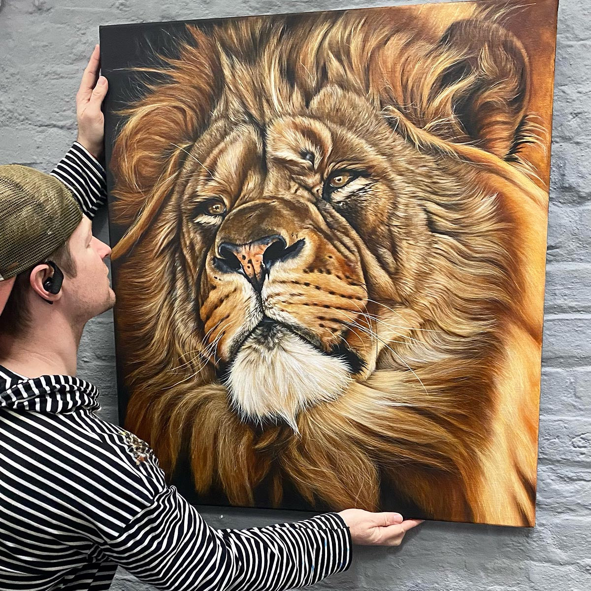 Irish-artist-steven-farrell-holding-lion-painting-realism-style